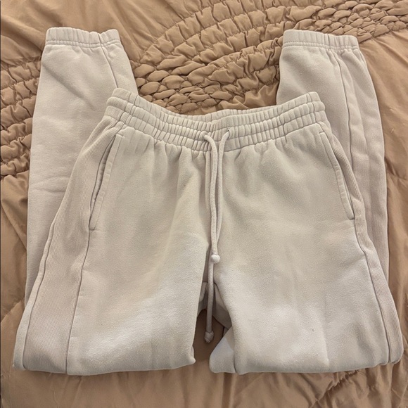 TNA (Aritzia) cozy fleece boyfriend joggers - Picture 4 of 9